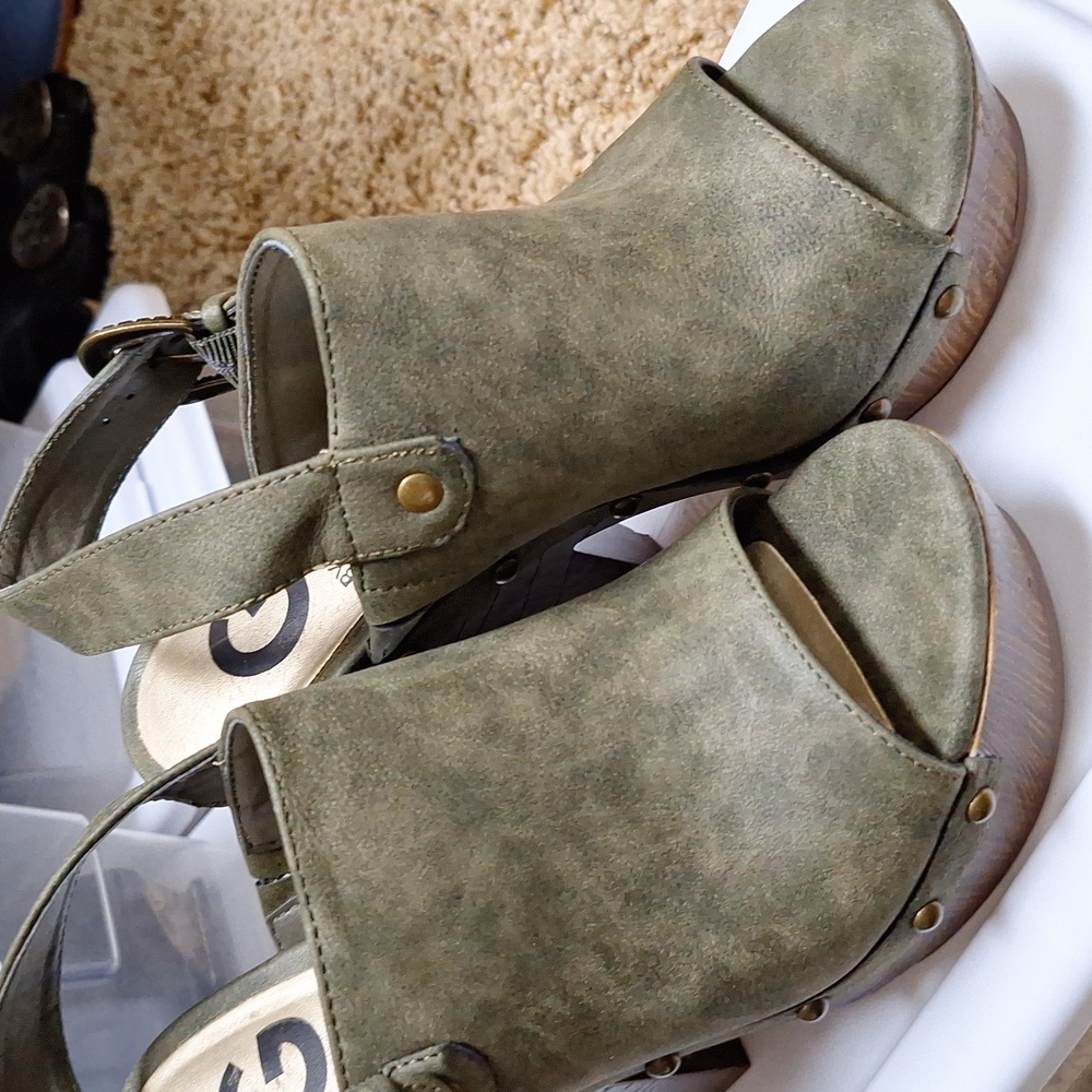 Guess wedges shoes